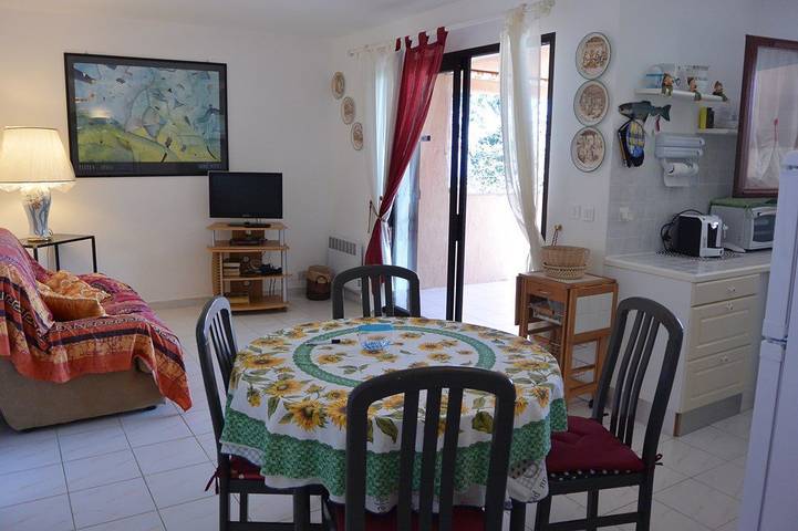 Appartamento intero, Appartamento vacanze per 5 persone con terrazza in Favone, Conca