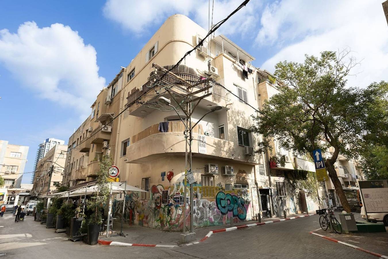 Ganze Wohnung, Artistic 2Br Apt w Balcony in Florentin Center in Tel Aviv, Bezirk Tel Aviv