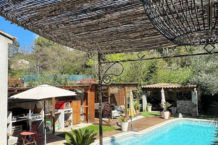 Villa pour 8 personnes, avec jardin et jacuzzi à Aubagne