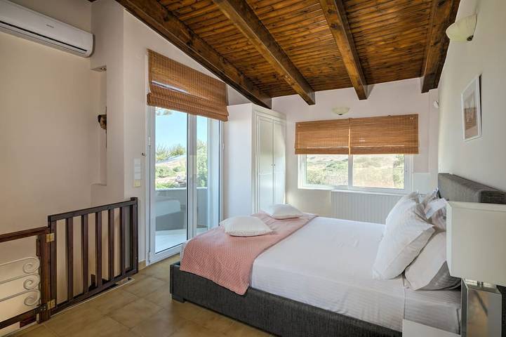 Modern Luxury Villa*65sqm Private pool*Short Walk to a Wonderful Sandy Beach. in Stavros (Chania), Akrotiri (Chania)