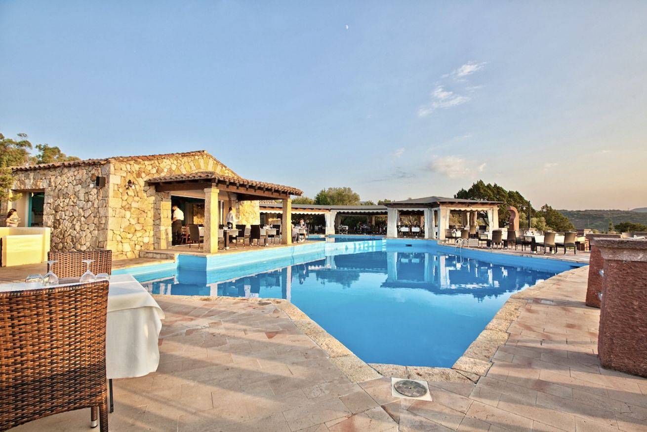 Appartamento intero, Stella di Gallura Bilocale 2 posti letto Vista Mare, Wifi, A.C, in struttura con piscina in Porto Rotondo, Costa Smeralda