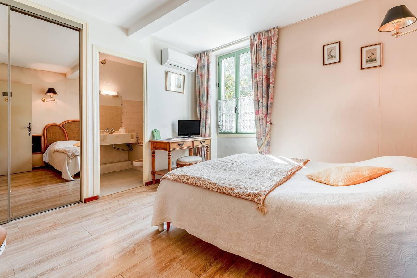 Mas de Bouvau: Habitación 2 Olea, Wi-Fi y aire acondicionado in Violès, Vaucluse