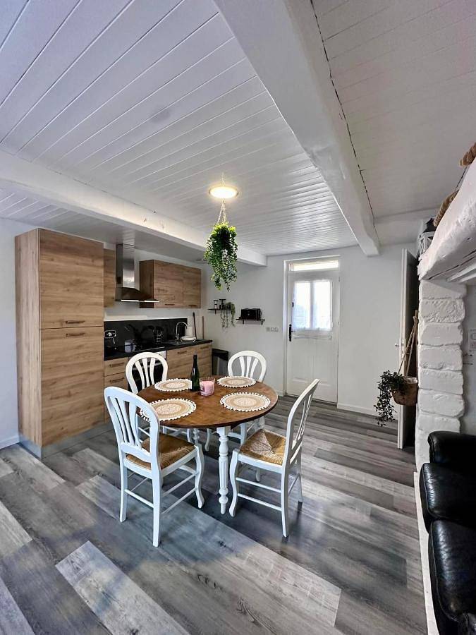 Location de vacances pour 4 personnes, avec Terrasse ainsi que Jardin et Vue dans Saint-Rémy-Boscrocourt