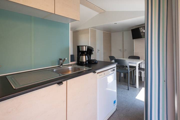 Caravane pour 6 personnes, avec balcon/terrasse ainsi que vue sur le lac et terrasse à Le Muy - 4