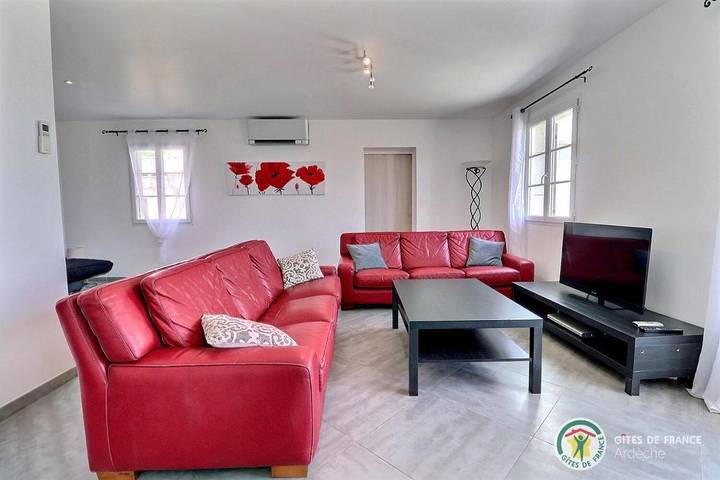 Location de vacances pour 10 personnes, avec jardin ainsi que piscine et vue à Mirabel - 4