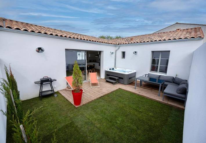 Location de vacances pour 8 personnes, avec Jacuzzi ainsi que Terrasse et Jardin à Lagord