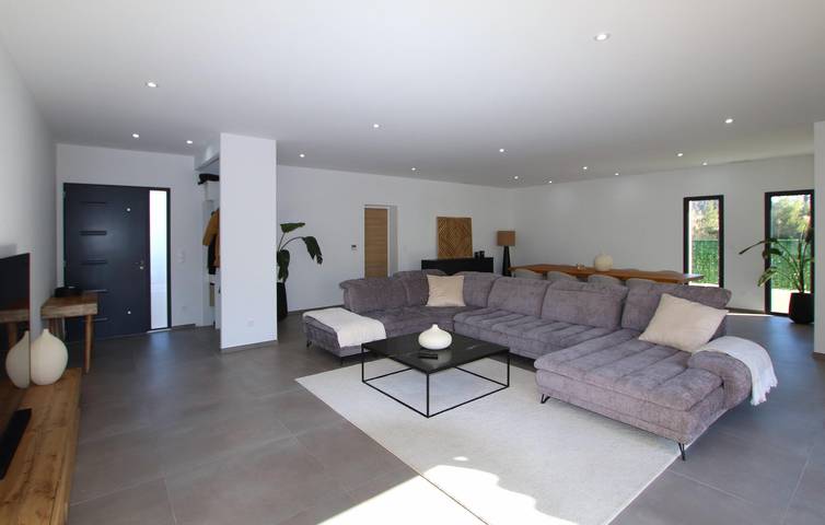 Location de vacances pour 6 personnes, avec terrasse ainsi que piscine et jardin à Rochefort-du-Gard - 4