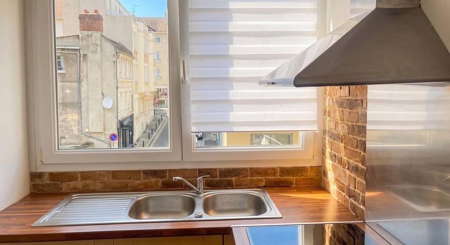 Apartamento entero, Amplio apartamento en Caen 65 m² con balcón y vista a la ciudad in Caen, Región de Caen