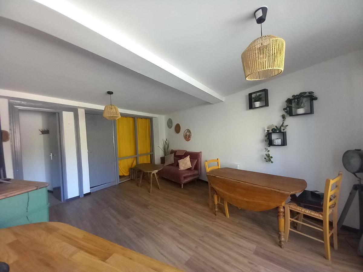 Appartement entier, T2 cosy avec terrasse privative in Clermont-l'Hérault, Région de Lodève
