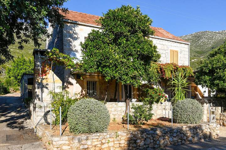 Ferienhaus für 6 Personen, mit Balkon/Terrasse und Garten in Orebic
