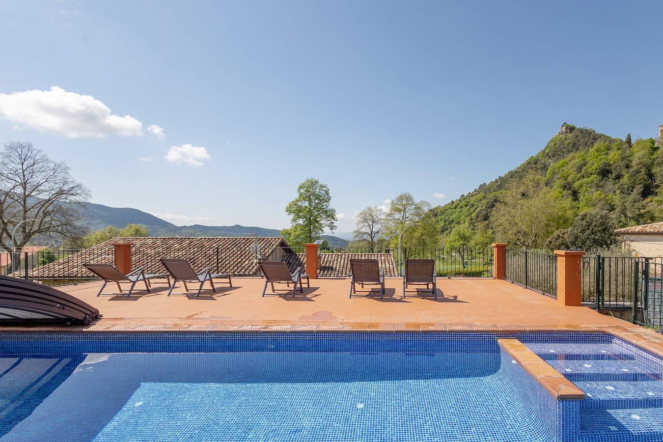 Maison de campagne 'Cal Nan' avec vue sur la montagne, piscine partagée et Wi-Fi in Santa Maria de Besora, Pyrénées catalanes