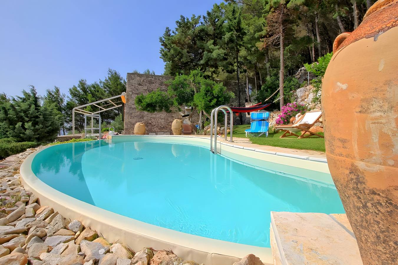 Incantevole villa con piscina a sfioro vista mare in Torre Pali, Salve