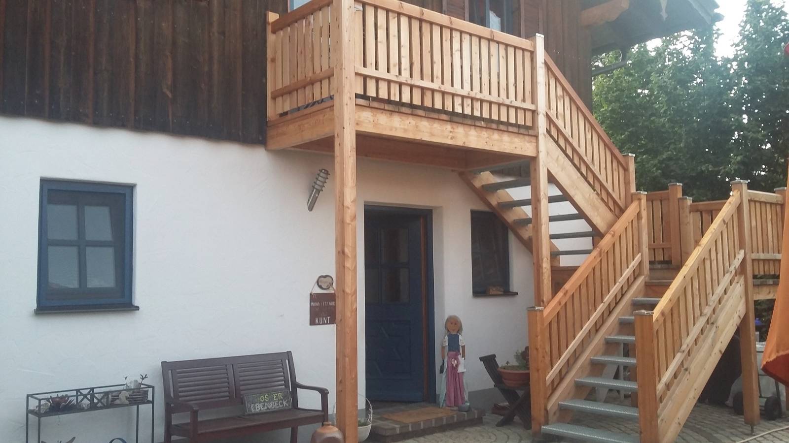 Ganze Ferienwohnung, Ferienwohnung Sternschnuppe - Ferienwohnung im 1.Stock mit großem überdachten Balkon/Loggia mit See- und Bergblick in Chieming, Chiemsee