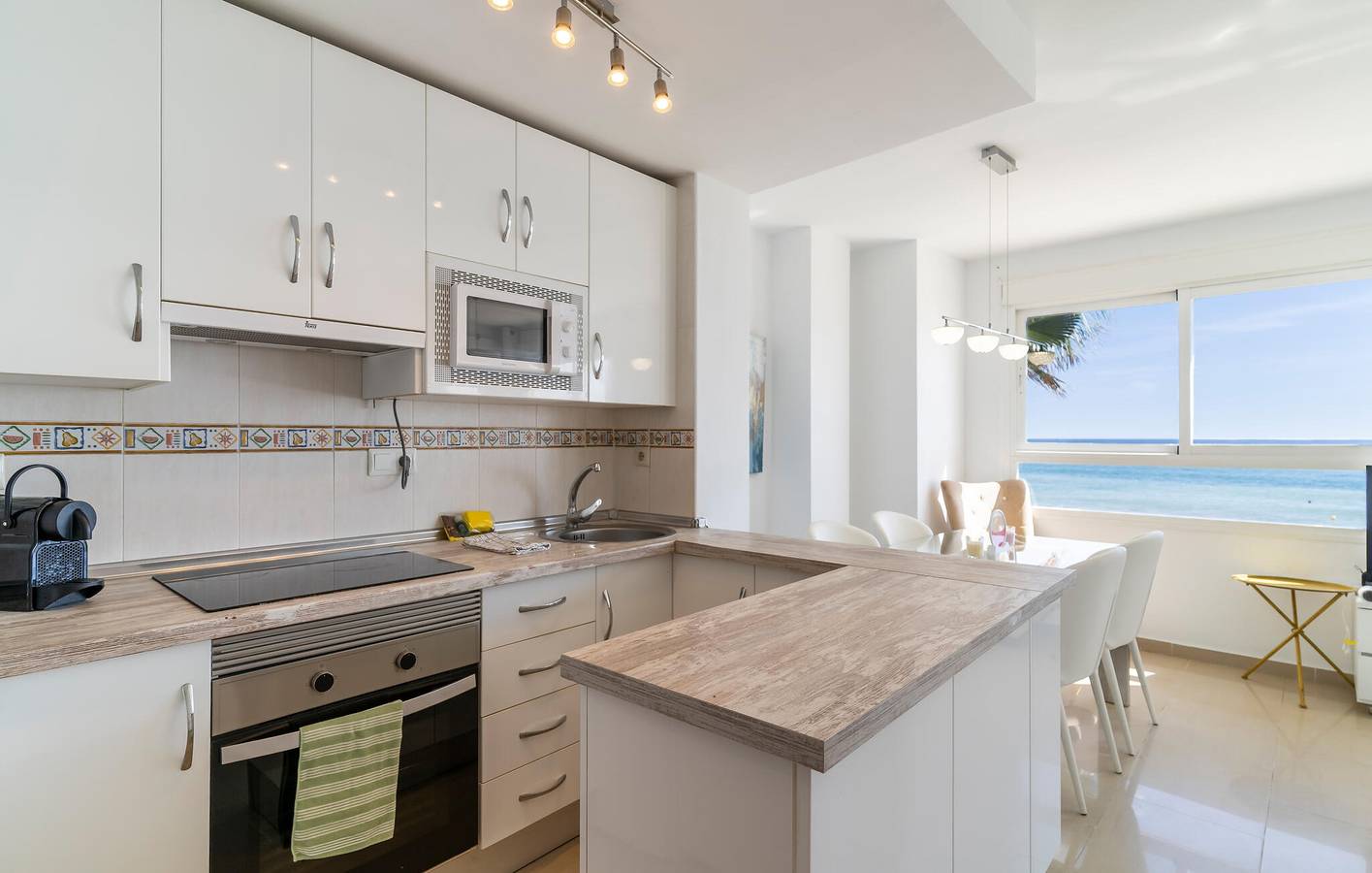 Ganze Ferienwohnung, Meerblick-Apartment mit Terrasse, WiFi & AC in Sabinillas, Manilva