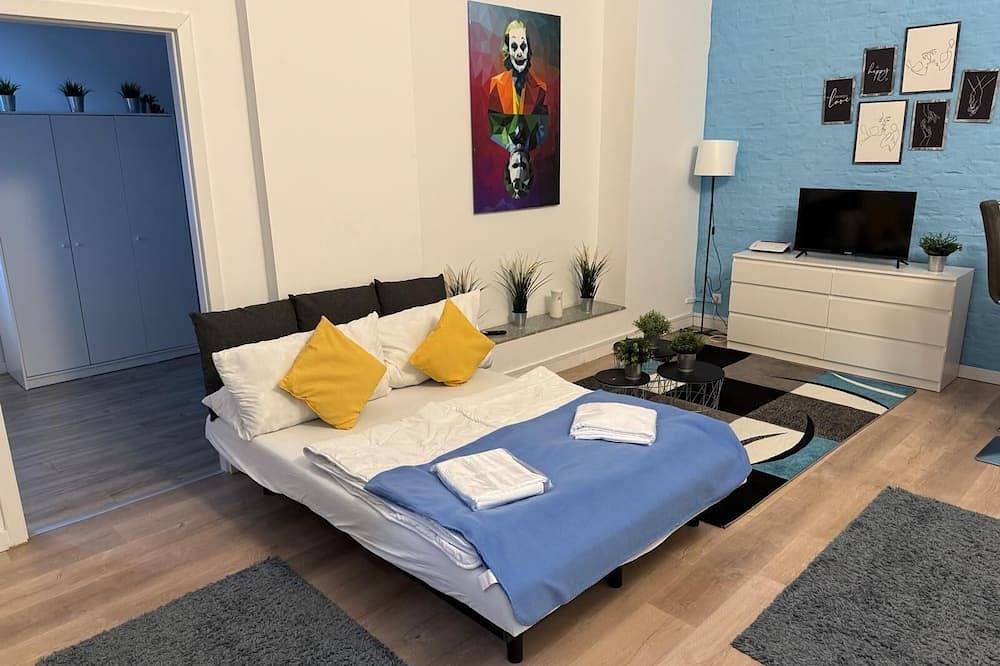 Entire apartment, Quiet 1 Zkb apartments in a prime location. Direct proximity to Com & old town in Cologne, Rhineland