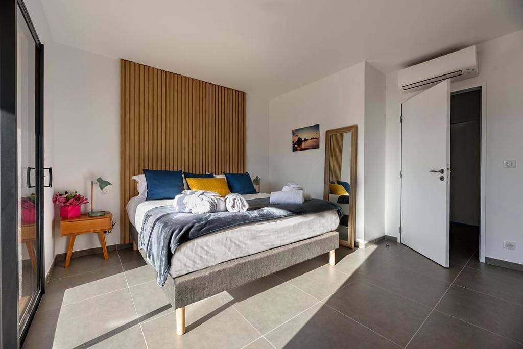 Calarossa Bay Resort in Cala Rossa, Lecci