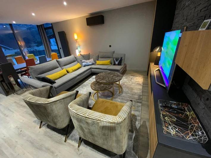 Location de vacances pour 8 personnes, avec vue et jardin à Brides-les-Bains