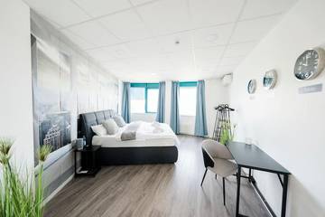 Ferienwohnung für 14 Personen, mit Balkon und Whirlpool in Karlsruhe