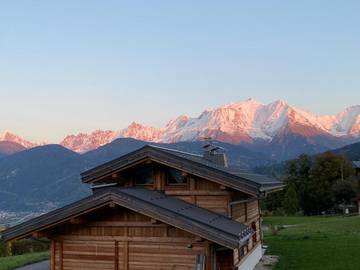 Chalet pour 6 personnes, avec vue ainsi que sauna et jardin à Combloux