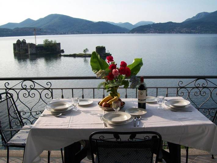 Ferienwohnung für 7 Personen, mit Ausblick und Seeblick sowie Garten in Comune di Cannobio