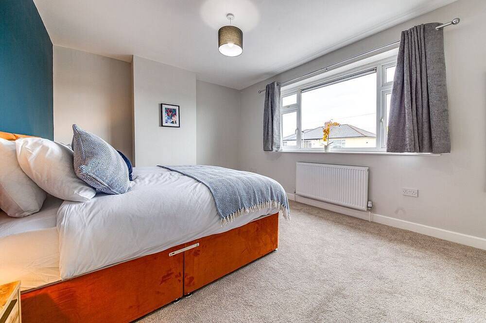 Modern 3 bed, home from home with free parking in Barnsley, South Yorkshire