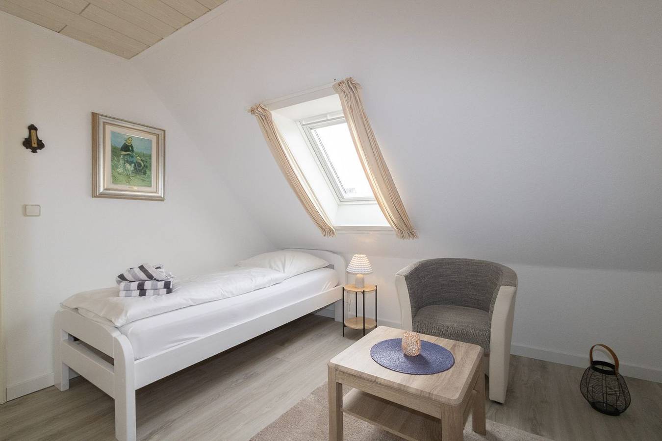 Apartamento entero, Gemütliche 1-Raum Ferienwohnung mit einen Einzelbett und einer Pantryküche für den täglichen Bedarf. in Hörnum, Sylt
