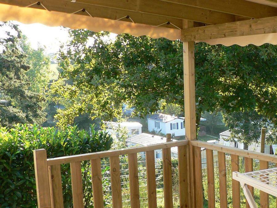 Camping Du Lac de Jaunay - Mobilheim 8 personen - Mobilheim Irm 3 Zi. mit überdachter Terrasse in Landevieille, Loire-Tal