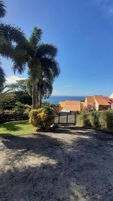 Gîte pour 3 personnes, avec vue et balcon à Case-Pilote