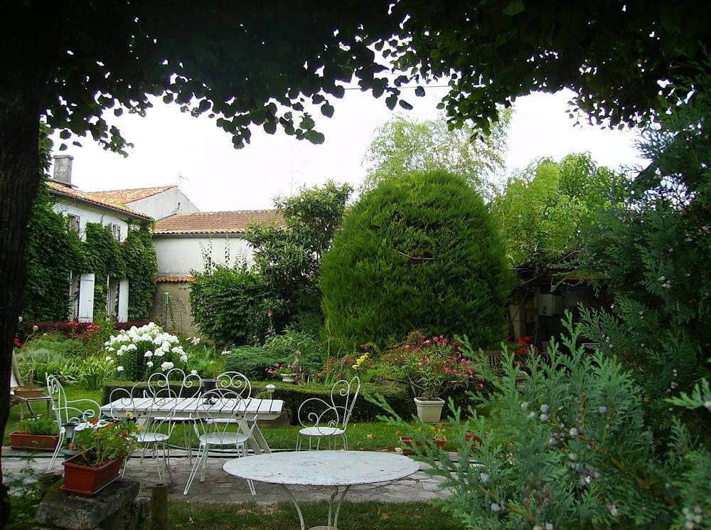 La Ferme d'Octave, l'Antan - Chambre des Jonquilles in Saint-Hilaire-de-Villefranche, Région de Saint-Jean-d'Angély
