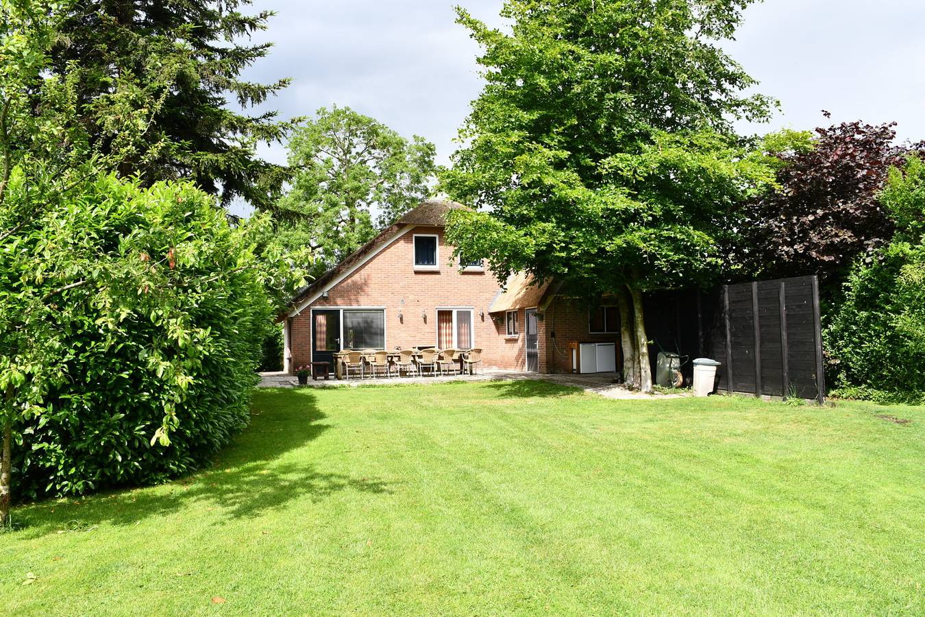 Freistehendes Ferienhaus für 12 Personen am Dorfkanal im Herzen von Giethoorn in Giethoorn, Nationalpark Weerribben-Wieden