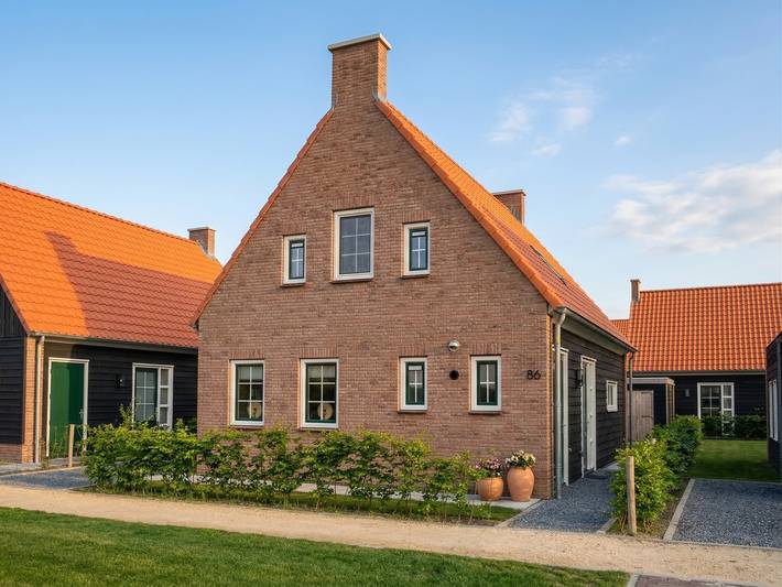 Villa für 8 Personen, mit Balkon/Terrasse und Terrasse