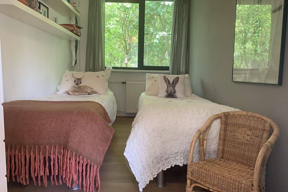 Stylish Bungalow \"The Crab\" close to the beach! South corner 2 in Renesse Strand, Renesse