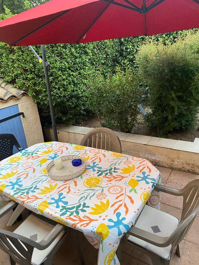 Location de vacances pour 5 personnes, avec piscine ainsi que jardin et bassin pour enfant à Tourrettes - 2