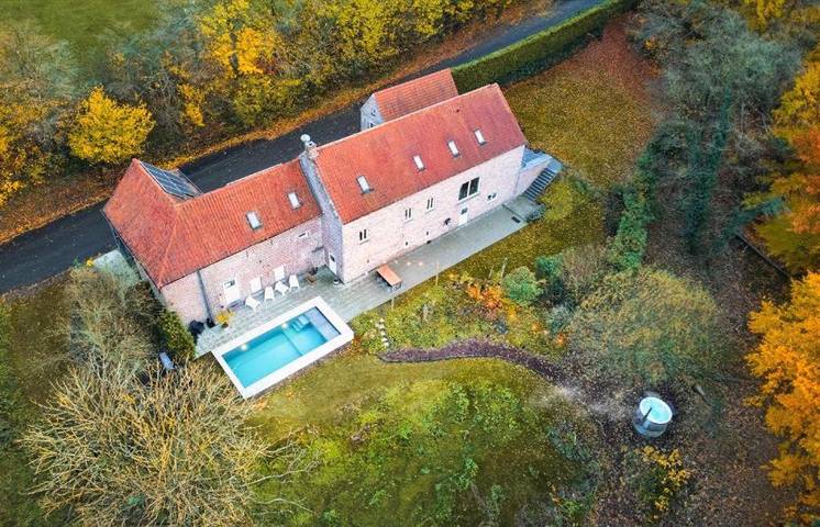 Gîte pour 2 personnes, avec piscine et jardin ainsi que vue et sauna à Ellezelles