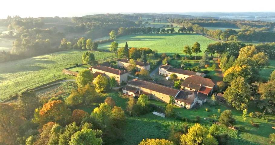 Gîte pour 15 personnes, avec Jacuzzi ainsi que Terrasse et Jardin