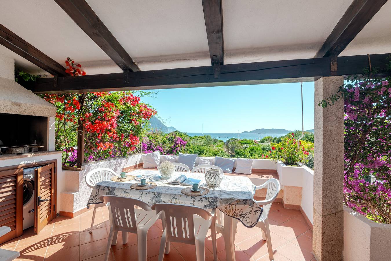 Entire apartment, Apartment 'Trilocale Taverna 80m from Beach' with Sea View, Private Terrace & Ac in Porto Taverna, Loiri Porto San Paolo