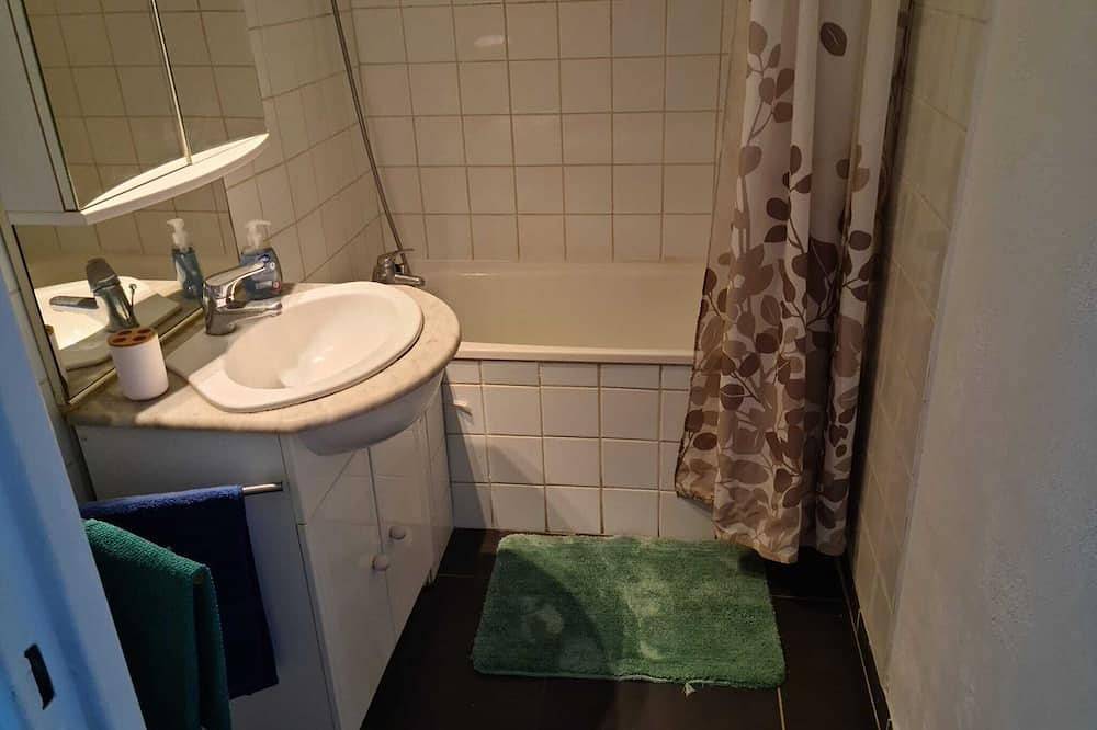 Entire apartment, Valencia apartment near major schools in Valence, Valence region