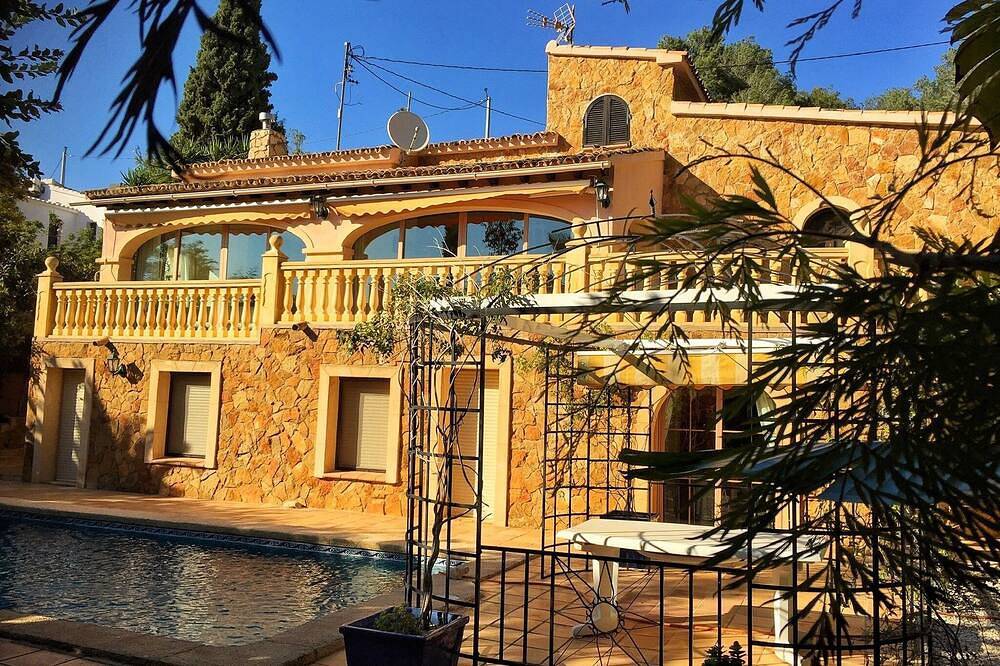 Authentische Villa, Klimaanlage, sehr privat, Wifi, tropischer Garten, privates Schwimmbad, in der Nähe des Meeres in La Fustera, Benissa