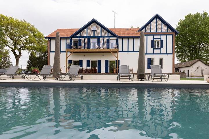 Maison d’hôte pour 3 personnes, avec Balcon et Terrasse ainsi que Jacuzzi et Jardin à Soustons