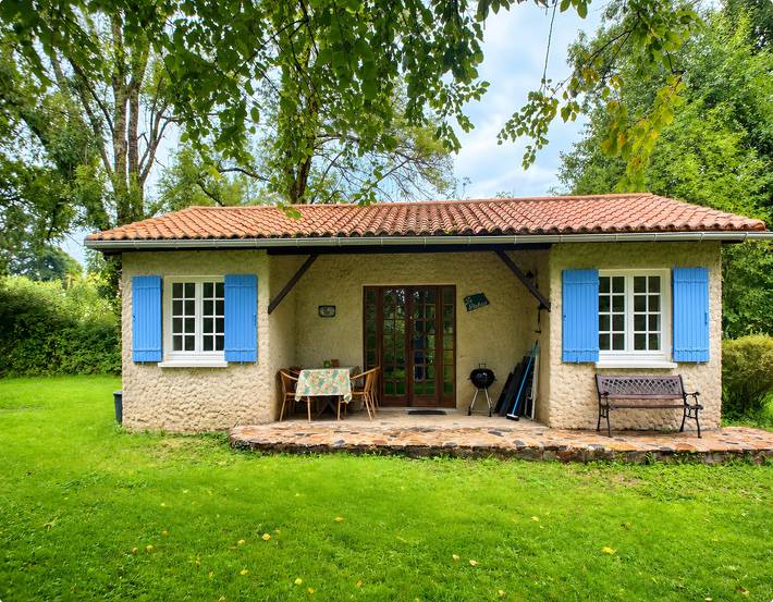 Domaine 'L'étang Des Mirandes' avec 6 gîtes : vue lac, piscine privée, jardin exclusif in Varaignes, Parc naturel régional Périgord-Limousin