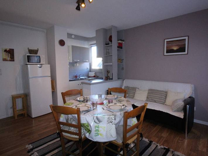 Appartement entier, Luchon T3 balcon sud, parking, petits animaux admis in Luchon-Superbagnères, Bagnères-de-Luchon