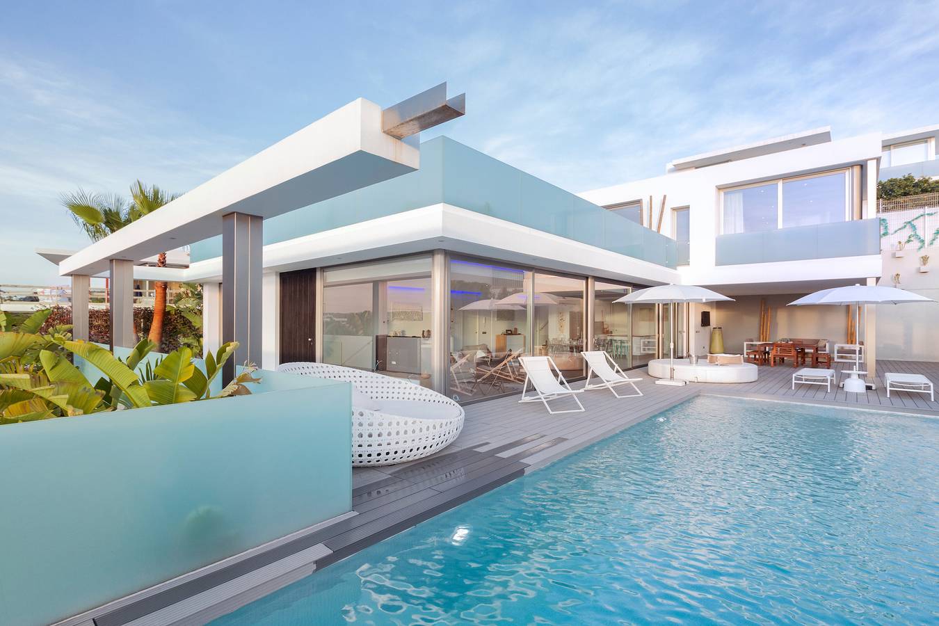 Villa 'Hugo - Luxe près d'Ibiza' avec Balcon, Wi-Fi et Climatisation in Nuestra Senora de Jesus, Santa Eulària des Riu