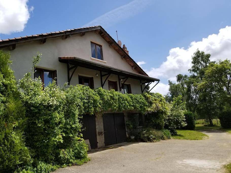 Three-Bedroom House in Merle-Leignec, Montbrison