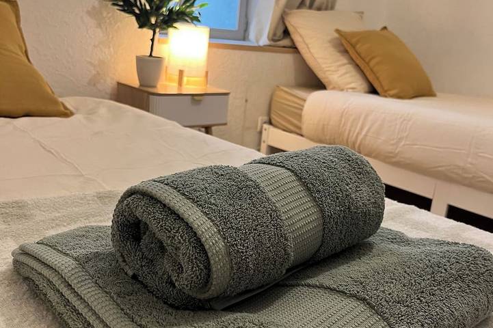 Apartamento entero, Bright T3 apartment - downtown - parking in Dol-de-Bretagne, Región de Saint-Malo
