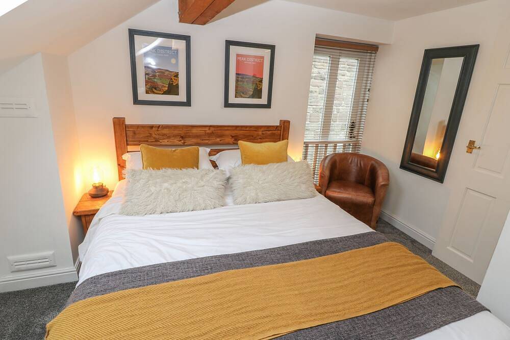 Stable Cottage, pet friendly, with open fire in Cromford in Cromford, Derbyshire