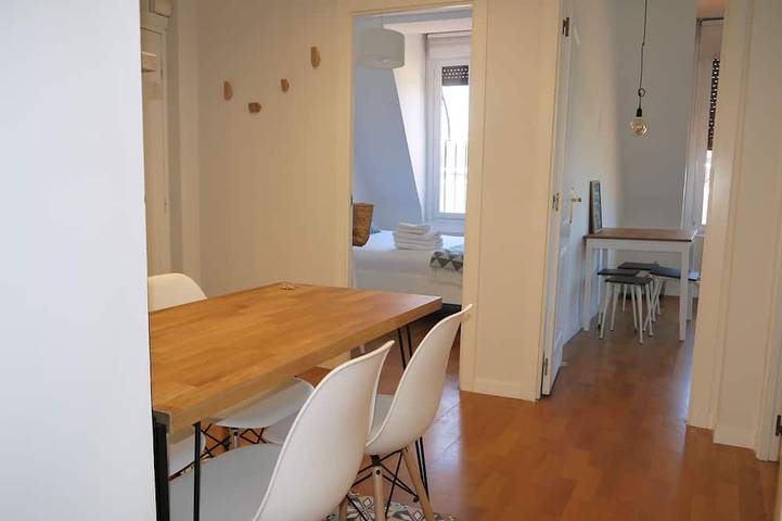 Appartamento intero, Appartamento con vista sulla cattedrale, terrazza, wifi, parcheggio incluso in Playa de la Concha, San Sebastian