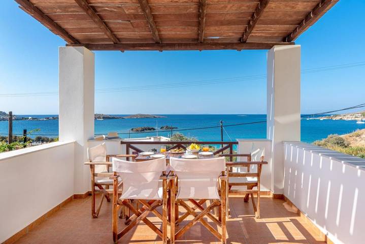 Vakantiewoning voor 2 personen, with Balkon and Terras as well as Whirlpool and Zwembad in Poseidonia