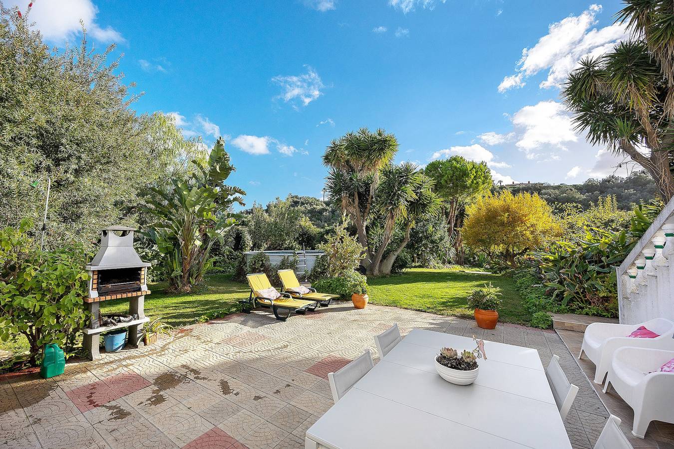 Appartement entier, Appartement 'Tranquility Villa Fonte Coberta' avec piscine partagée, Wi-Fi et climatisation in São Sebastião, Lagos