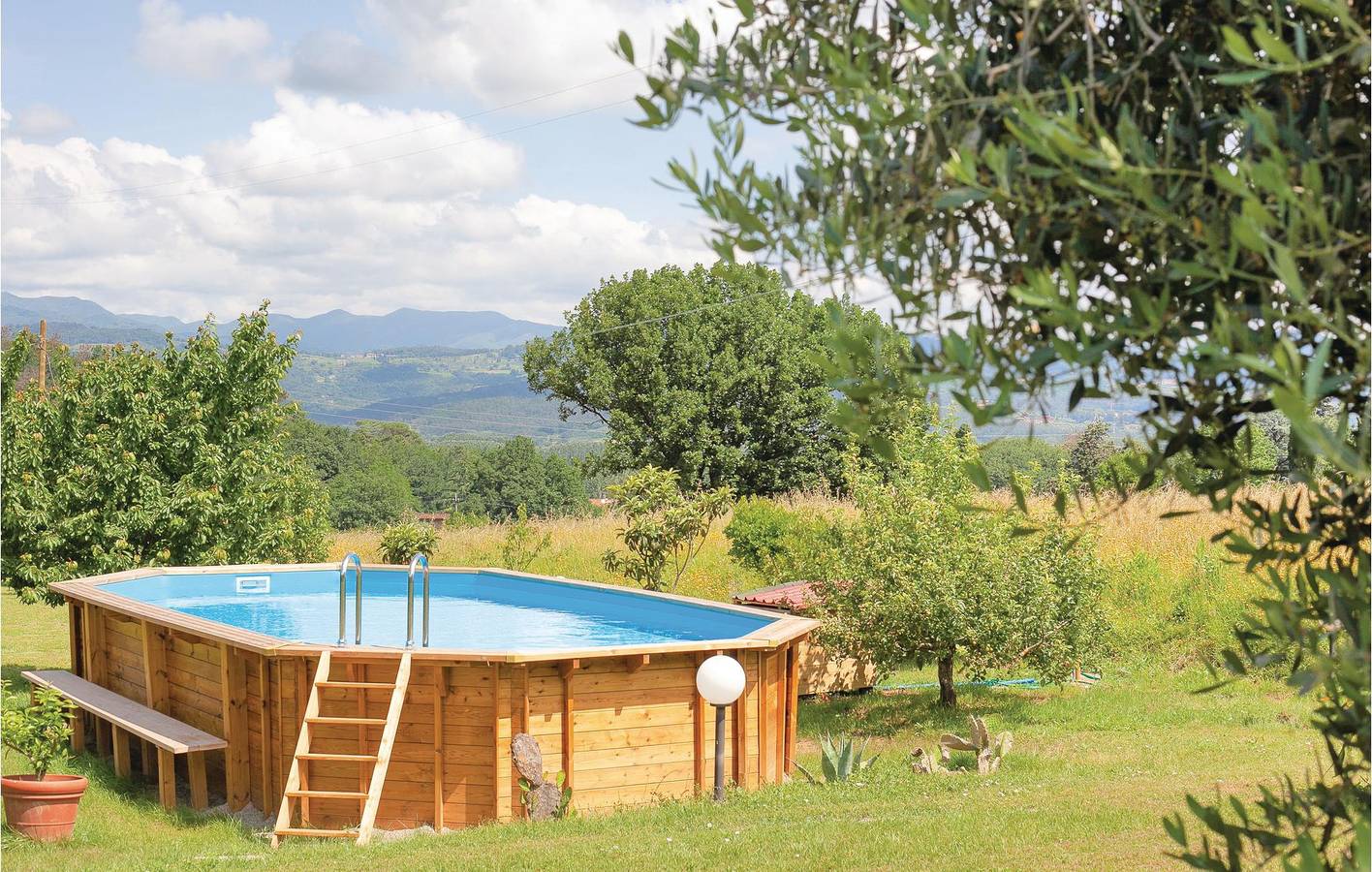 Apt am Pool mit Parkplatz und WiFi, in der Nähe des Flusses Serchio in Lucca, Italienische Riviera
