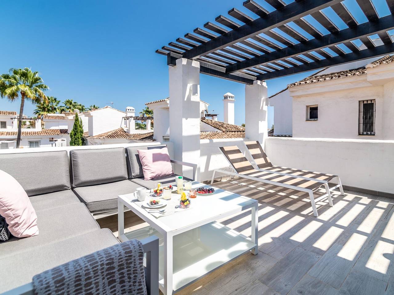 Ganze Ferienwohnung, Top Renovated Penthouse in Sunny Los Naranjos ✔ in Nueva Andalucia Golf Valley, Marbella
